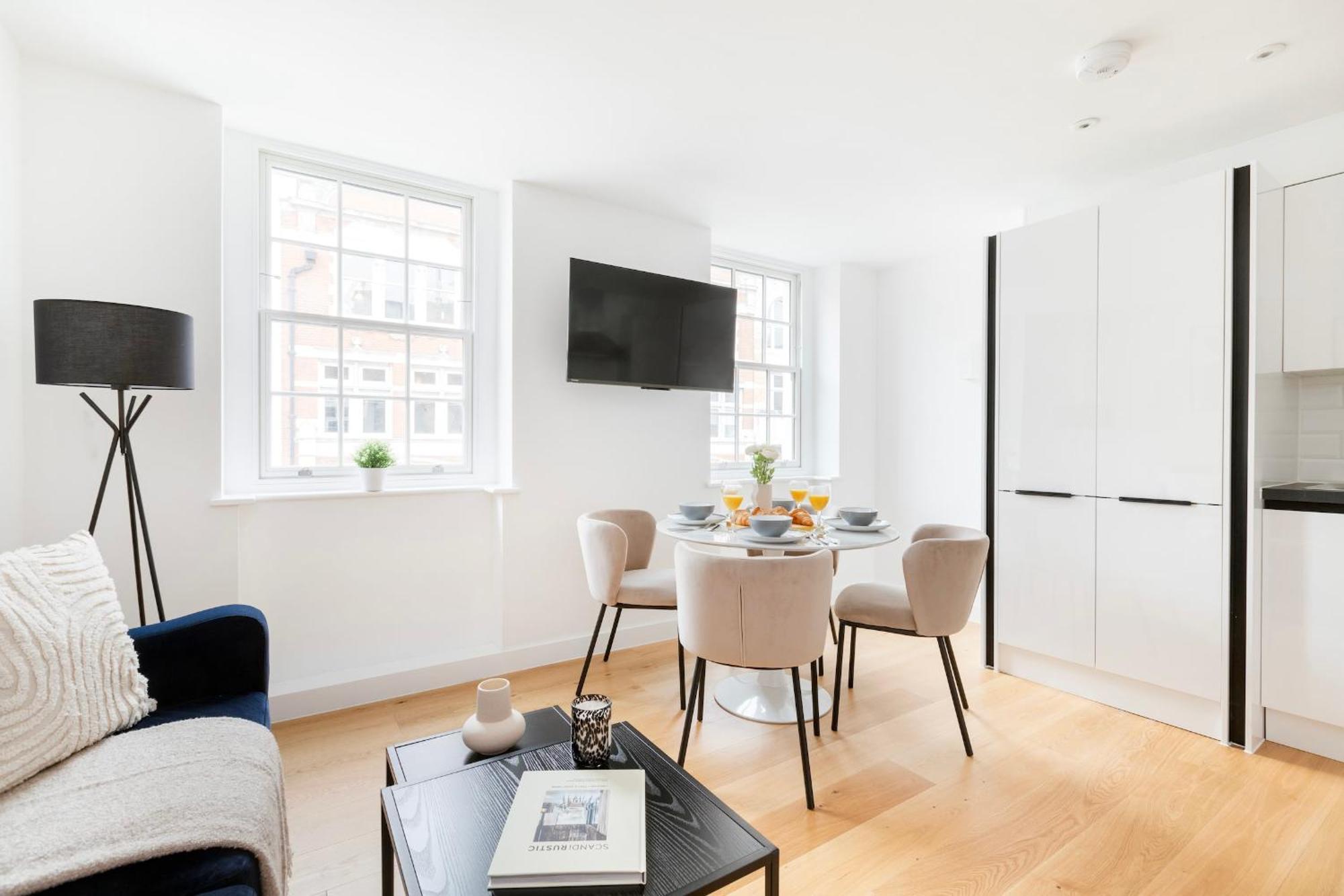 Fitzrovia With Balcony - Cityapartmentstay لندن المظهر الخارجي الصورة