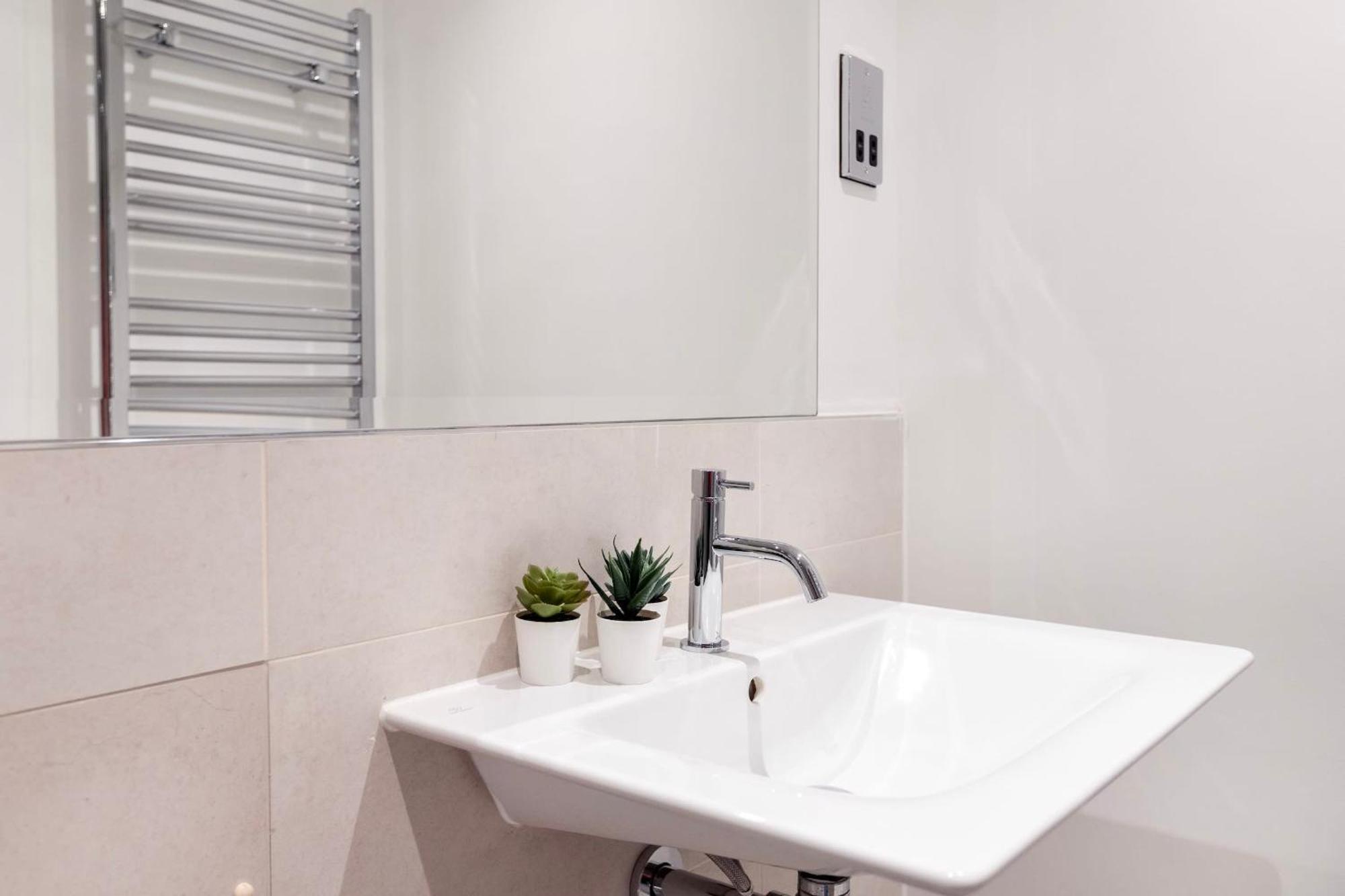 Fitzrovia With Balcony - Cityapartmentstay لندن المظهر الخارجي الصورة