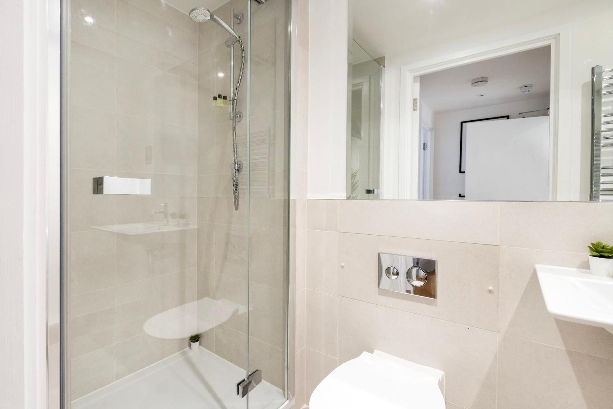 Fitzrovia With Balcony - Cityapartmentstay لندن المظهر الخارجي الصورة