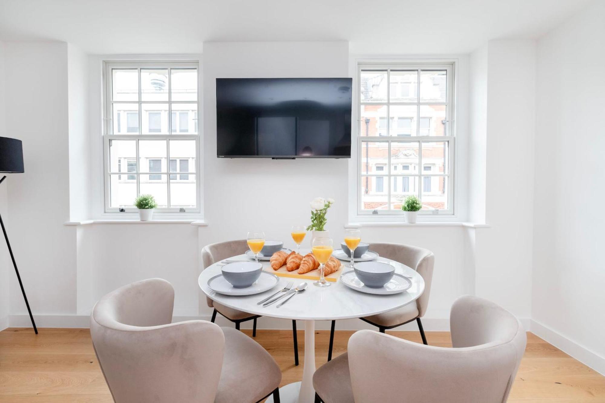 Fitzrovia With Balcony - Cityapartmentstay لندن المظهر الخارجي الصورة