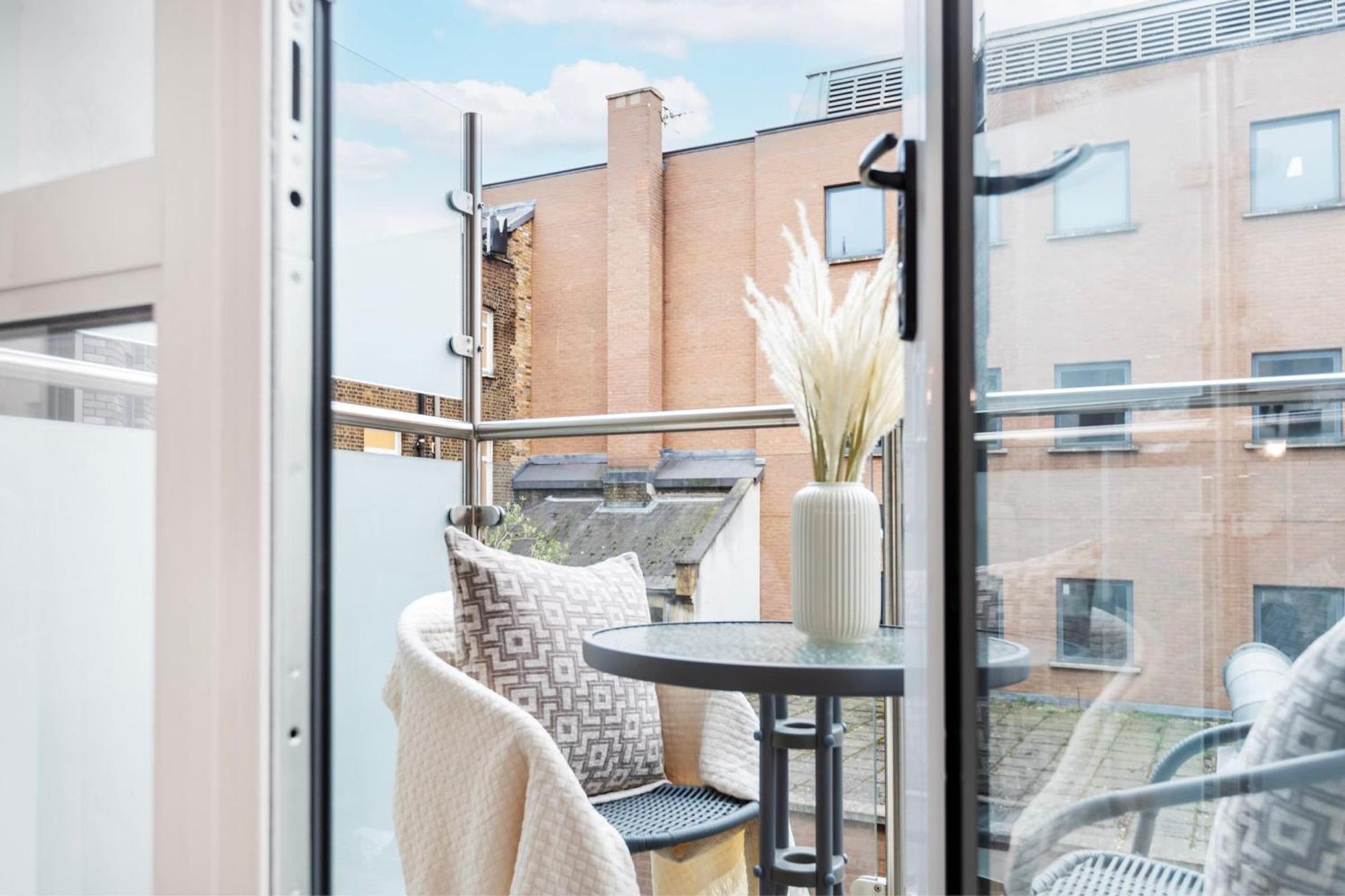 Fitzrovia With Balcony - Cityapartmentstay لندن المظهر الخارجي الصورة
