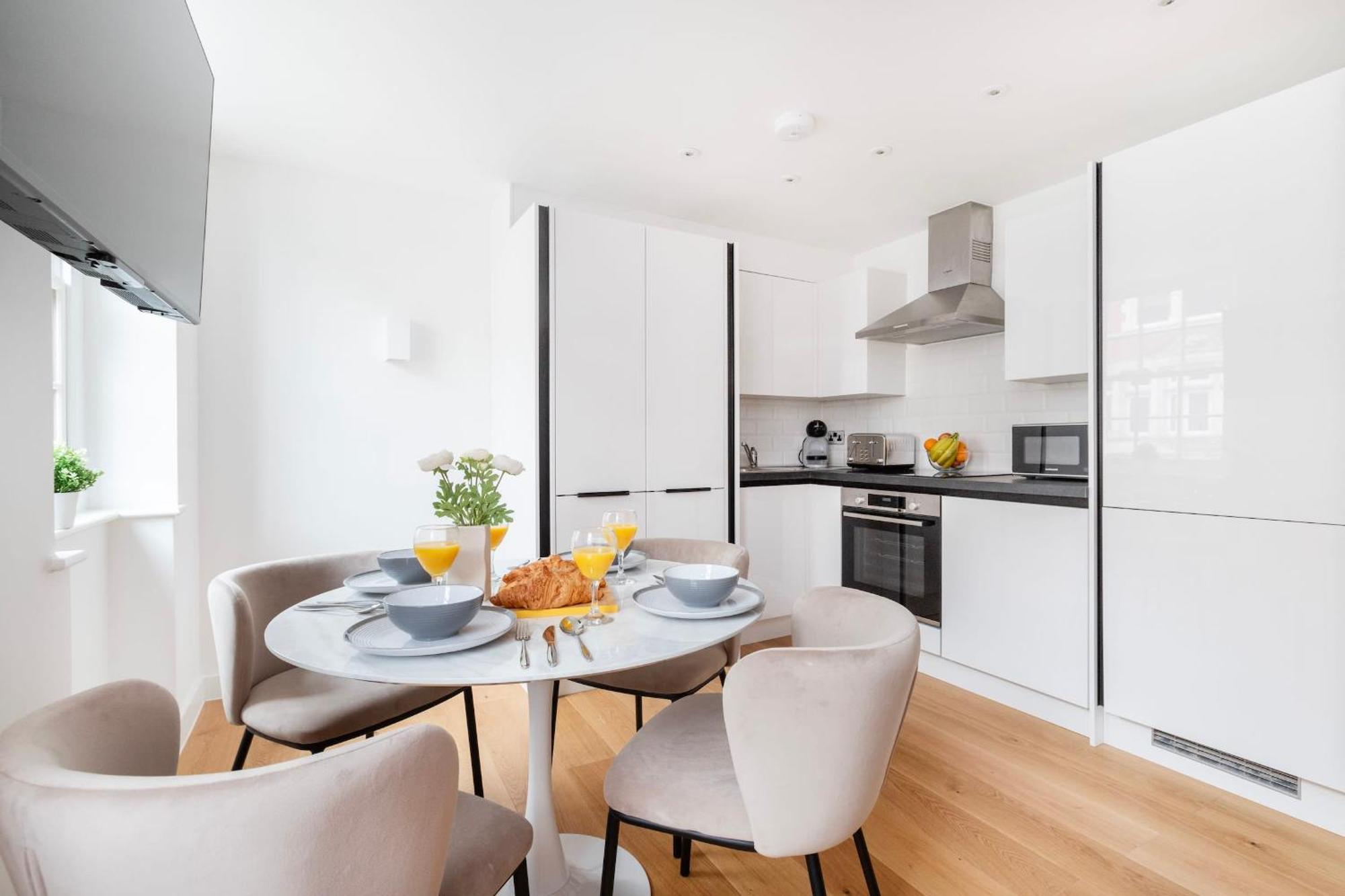 Fitzrovia With Balcony - Cityapartmentstay لندن المظهر الخارجي الصورة